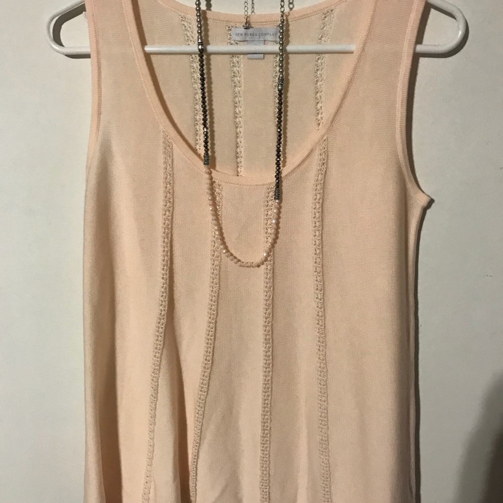 Gorgeous peach 🍑 New York & Company blouse